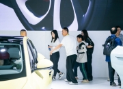 北京车展点燃“科技王炸”，智己L6订单突破21,000台