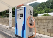 Alloy Design Studio在路灯上安装充电端口 可同时为两辆电动汽车充电