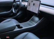 特斯拉指向一座山，蔚来踩出一条路