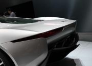 前捷豹设计总监打造轮椅可通行的电动汽车