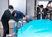 小米连发三文喊智己道歉，因发布会错误标注小米SU7参数